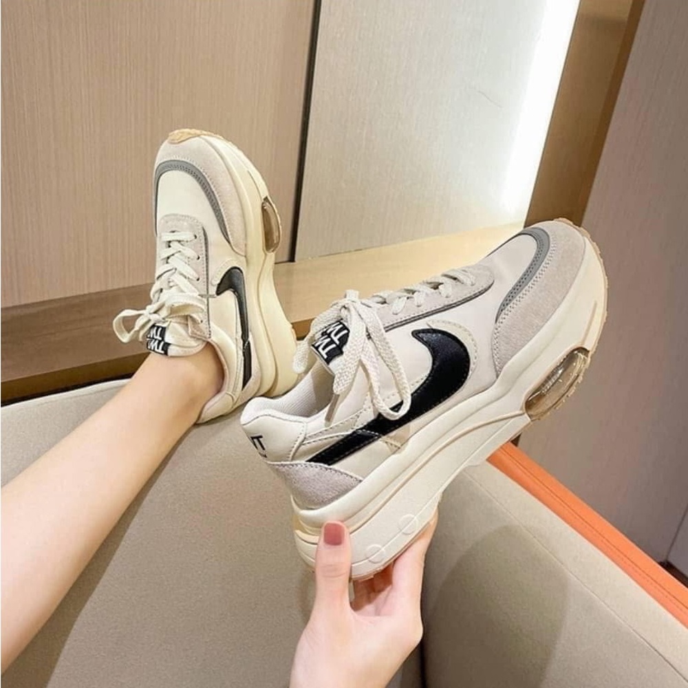 Nike Cream and Black Chunky Sneakers